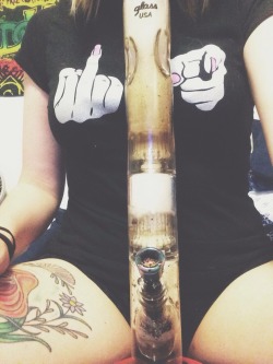 the-stoner-sage:  puffinliquor:  Happy late 420 my loves😙💨  That shirt doe 😻