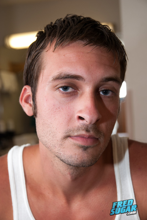 jackideviant:mmm those eyes, make my cootchie twitch.   I need to meet this guy.  roseblume You li