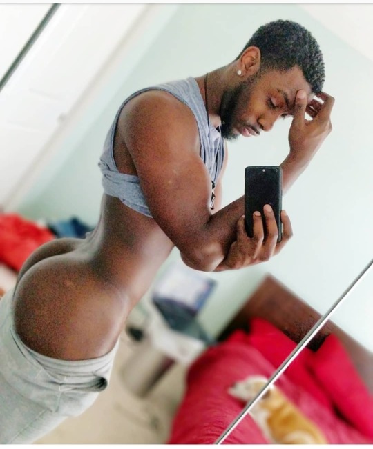 luvphattazz:  daddyvampireworld:  😍😍😍😍😍🍑  Damn I’m wanting to feel that ass………………………