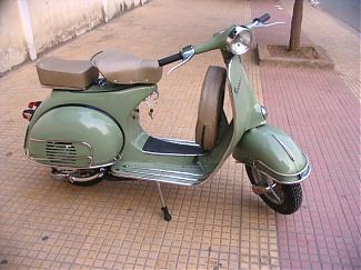 So I’m really thinking I need a vespa as well. This is a vintage one and pretty cheap considering.
What do you guys think?