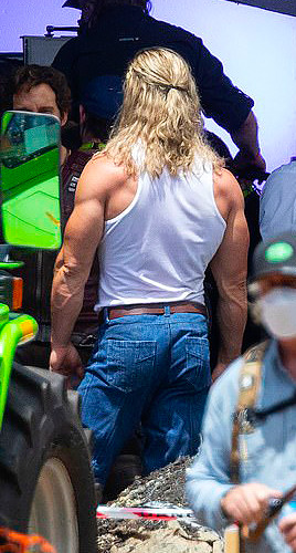 zacharylevis:CHRIS HEMSWORTHfilming “Thor: Love and Thunder” in Sydney › February 1, 2021