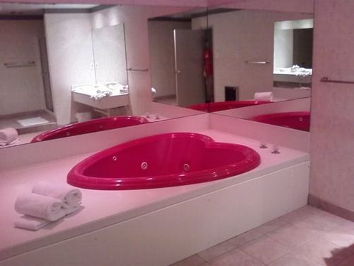 sweetlittleprincessmarie:chanel-n-diamonds:ℭute ℬlogDaddy I want one of these for us to have bath ti