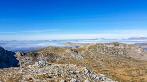 Piani di Pezza is located in the municipalities of Rocca di Mezzo and Ovindoli, in the province of L