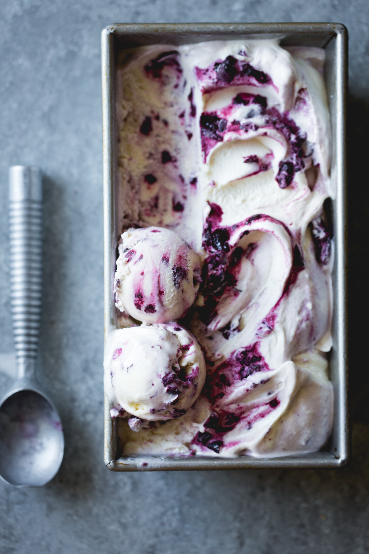 sweetoothgirl:    roasted cherry ice cream sandwiches with salted double chocolate