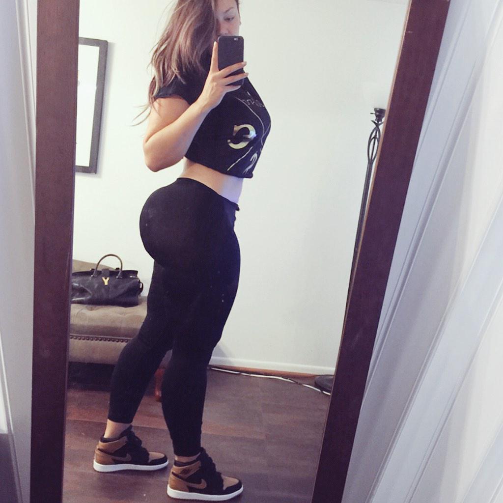 everydayphotos77:  Chicks with Kicks: Avi  BAM!