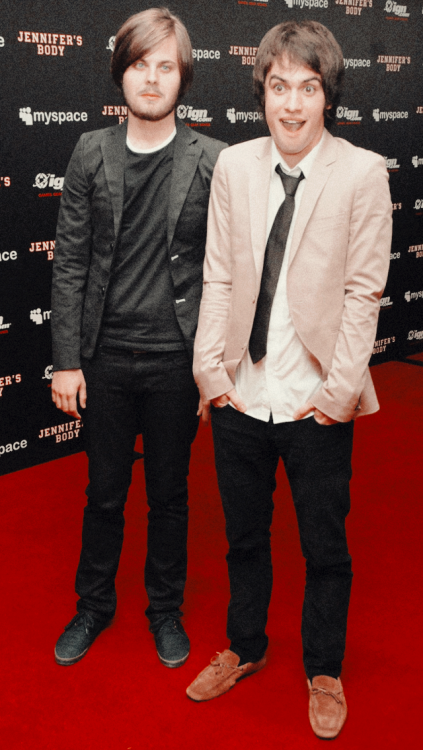 patdxstuff:like or reblog, please ♥
