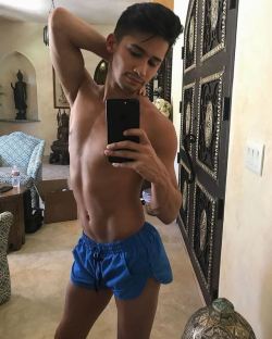 fleshjack:  Check out this hot selfie of