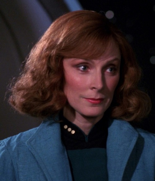 skyblep:dr crusher’s short hair from early s3 appreciation post
