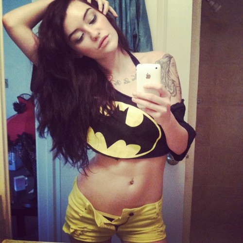 savingthrowvssexy:  thearidee showing some batman love.  