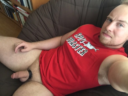 alanh-me:  furrytrade:    134k+ follow all things gay, naturist and “eye catching”  