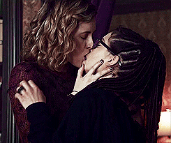 niecormier:   Literally the hottest kiss ever.  