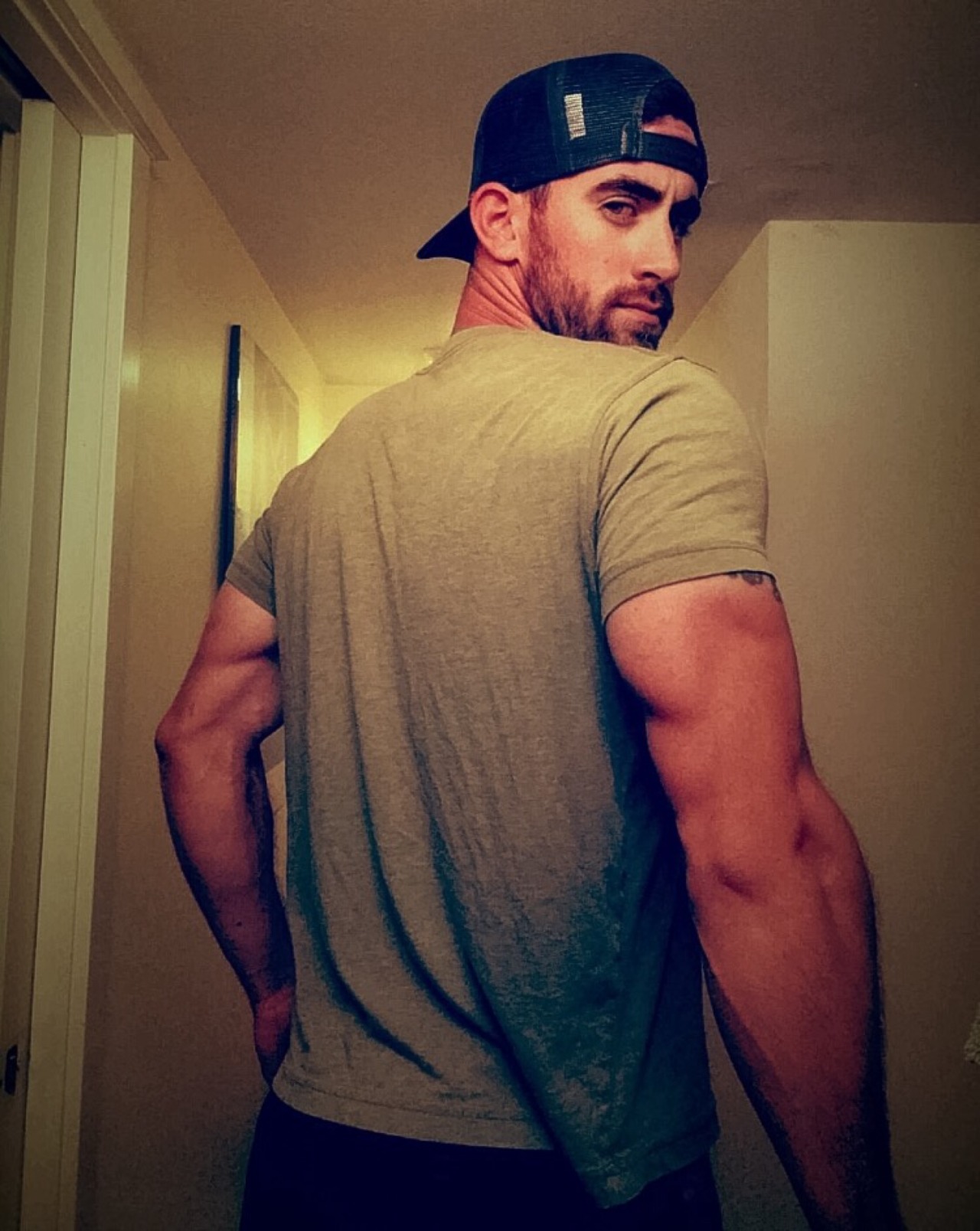 flex4mebigguy:  londonboy45:  “Did you just check out my ass, roommate.”“Yes.”“Bout