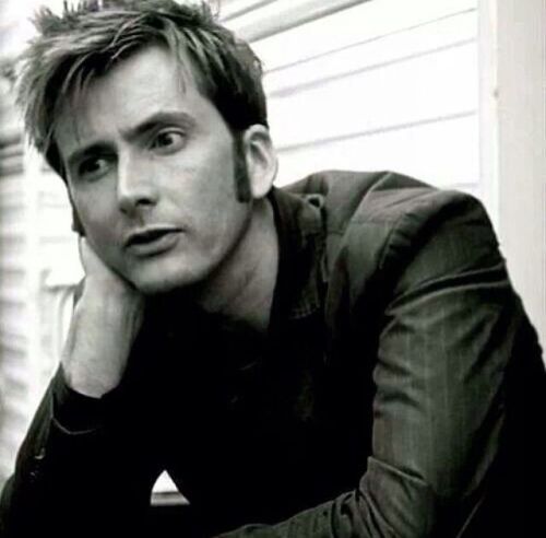 tennydr10confidential:  David Tennant pose that drives me crazy-When he puts one arm and/or hand behind his head.  