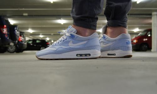 Ejecutante Desnudo alma Nike Air Max 1 'Pinstripe' (by Theo Przybilla) – Sweetsoles – Sneakers,  kicks and trainers.