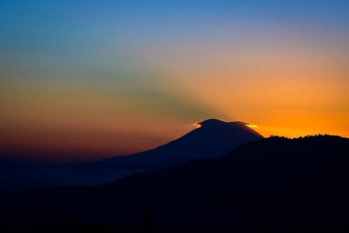 Amaneceres y atardeceres de El Salvador
2021
11/19 - Amanecer sobre el Volcán Chinchontepec
Opticae: Nikon AF’S 80-200mm f2.8
Arx: 100mm
Velocitas: 1/20 sec
Foraminis: f11.0
 
.
.
.
.
.
.
.
.
.
.
.
  
   
   
  
   
    posted on Instagram - https://instagr.am/p/CY6UnqGtncG/ #Nikon#d7500#landscape#elsalvadorimpresionante#latinamerica#latinos#CentralAmerica#landscapeporn#suns