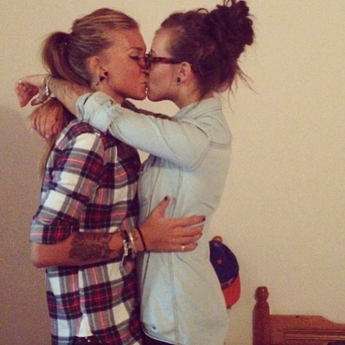 a-violet-femme:♥ Lesbian Blog ♥