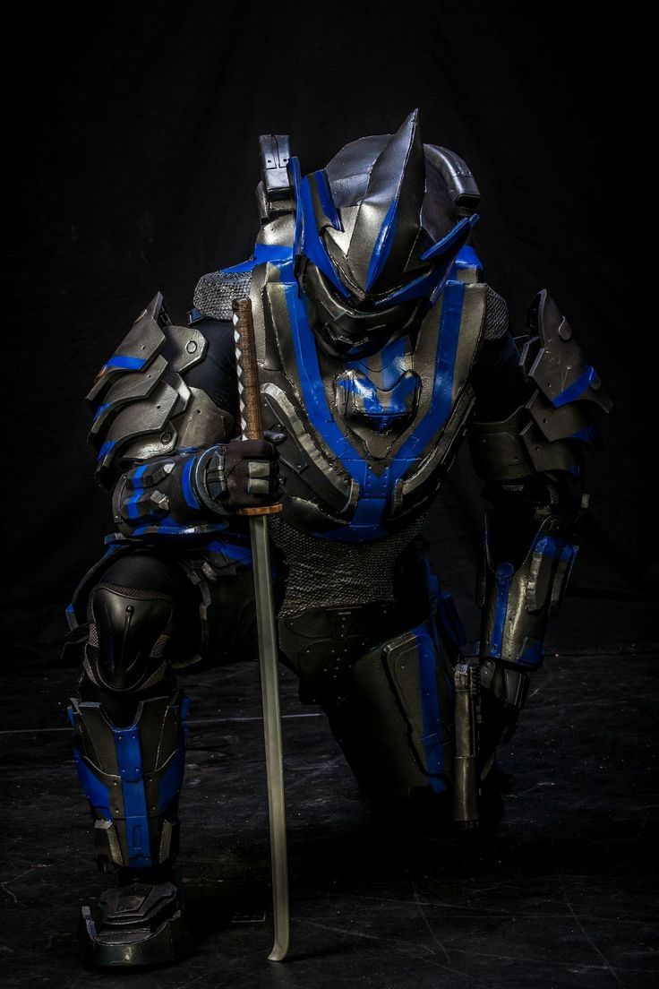 kamikame-cosplay:  Halo, Hayabusa Armor, by WinRaven. Scott Bromley photography.