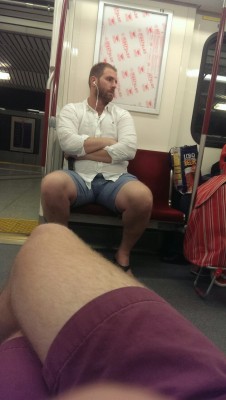 brattiest-b:  diacrit:  here’s one for the road. you can literally see his dick.  This is toronto and I am screaming who is this!