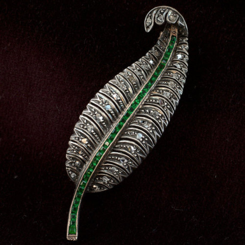 eriebasin:The most lovely French Art Nouveau leaf brooch with an emerald stalk and diamond dew drops