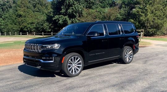 2022 Jeep Grand Wagoneer side