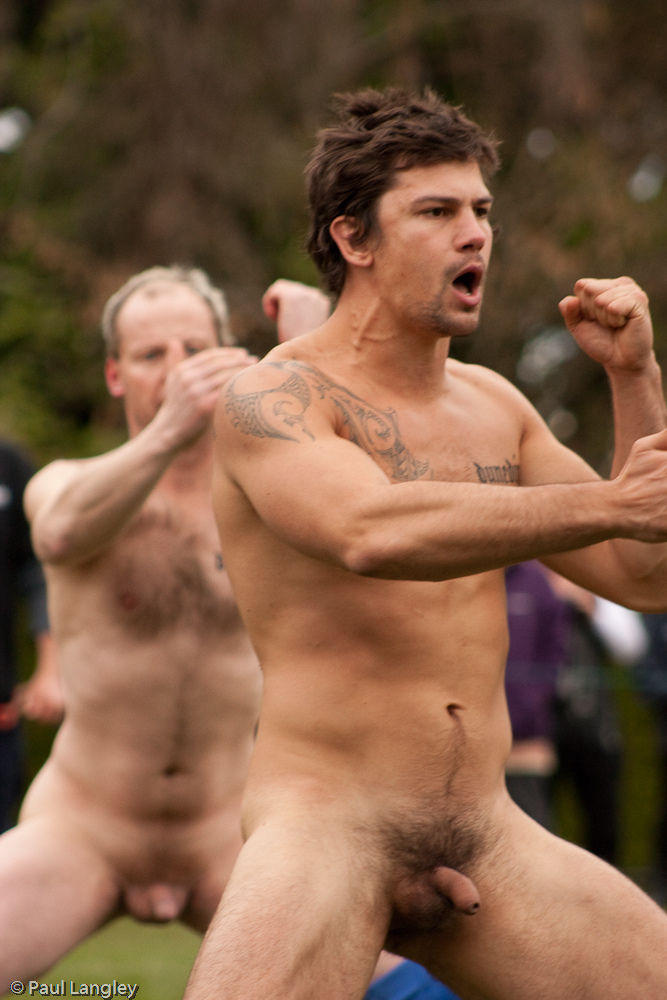 punud:  Mixed gay stuff with more than 14000 followershttp://runboxx.tumblr.com/Public