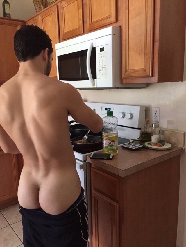 butt-boys:What u wanna eat? 