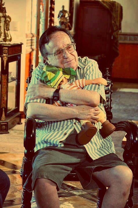 explicit-santiago:  Muere el gran maestro :( como te extrañare te recordare por