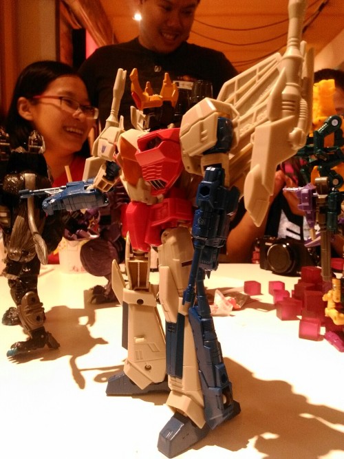 Hasbro borrowed Cw Starscream for TFND forum gathering 