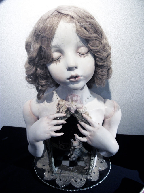 divinecross: We went to an exposition of Mari Shimizu Dolls today in Shinjuku all pictures taken/ed