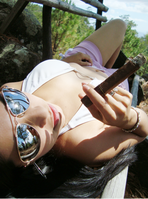 cigars-and-lipstick: I don’t care if she’s only holding it. This is unfathomably sexy.