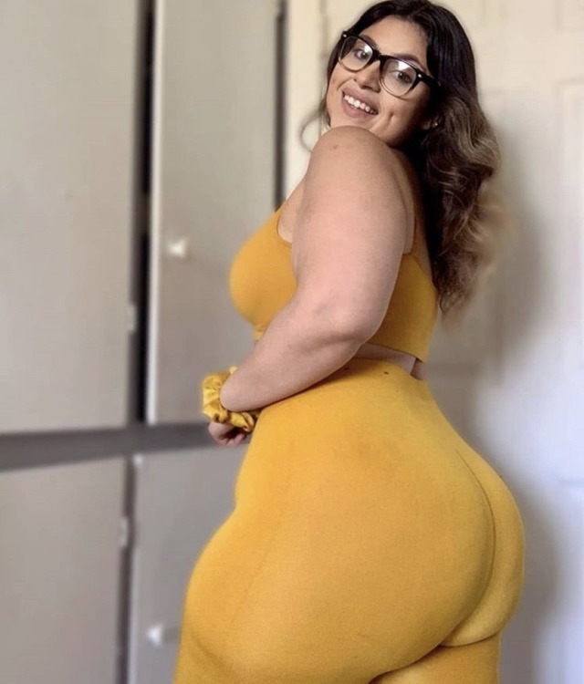 dynabox:exxxoticwomen:😋😋 that’s an gorgeous ass 😍