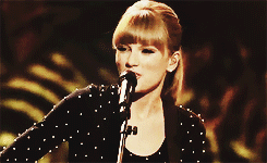  Taylor Swift and Ed Sheeran performing Everything Has Changed on Britian’s Got