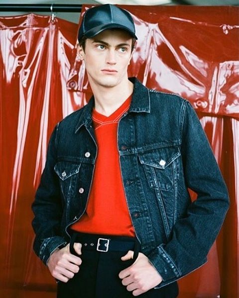 @samuel_worthen wearing @acnestudios SS17 collection in an exclusive editorial for @highsnobiety
📸 @mathieuvilasco
Styling @cleliacz @vic_toire
MUA #JeremieChegrane
🎥 #EtienneGallerand
#WeAreRed #AcneStudios #Highsnobiety (at Paris, France)