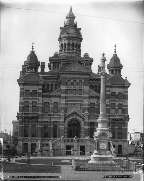 Winnipeg City Hall and Volunteer Monument (Manitoba, 1887).This was Winnipeg&rsquo;s city hall from 