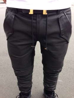 blvckpvssy:  overdeauxis:  .Follow Overdeauxis, The Streetfashion