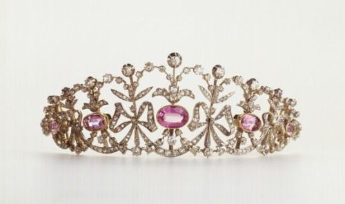 Chaumet’s Bow Knot Tiara, circa 1900, in gold, silver, pink topazes, and diamonds.