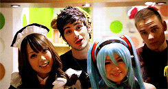 rossgellers:  @zaynmalik: What did the baby chicken say to the mother chicken ? … @zaynmalik: Hi momma ! Aha :D 