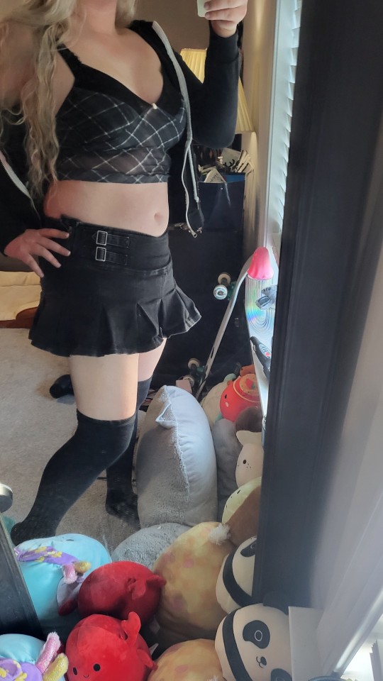 Shes Going To A Rock Show You Think Anyone Will Notice? 🤭