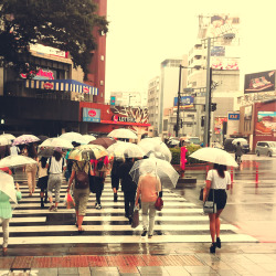 tokyo-fashion:  Rainy day in Harajuku today. 