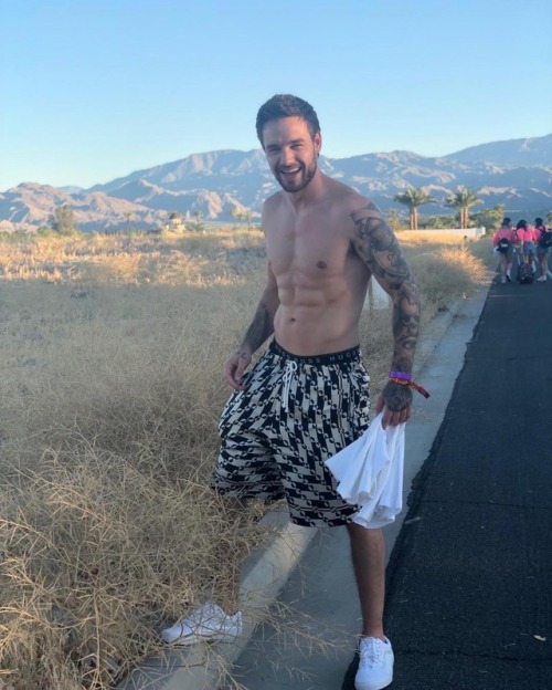 liam-93-productions:liampayne: ☀️@coachella