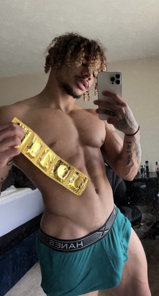 atlantathriller4ever: will lie straight to your face about putting on a condom 
