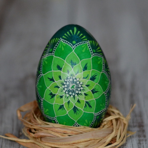 lamus-dworski:Various pisanki (Polish decorated Easter eggs) with modern and traditional patterns, f