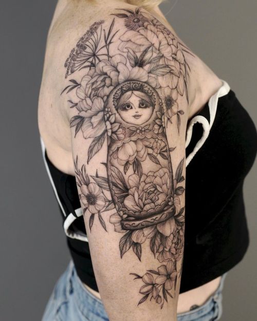 wolfgang-tattoo:Russian Doll and Flowers for Fiona done @sangbleutattoolondon  Looking