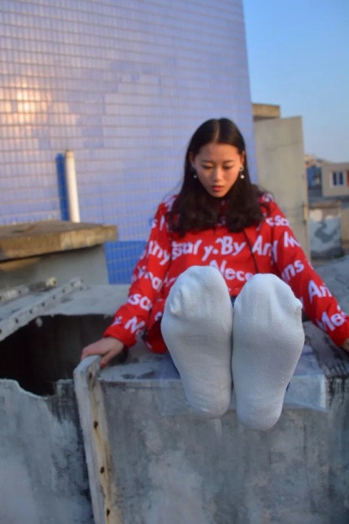 chinesefootfetish: dirty white socks