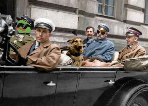 Wyjazd Józefa Piłsudskiego z Warszawy do Sulejówka w towarzystwie wojskowych i psa “Psa” (1929