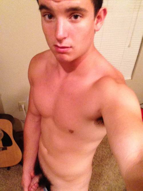 nakedguysfromkik:  Mike 18yo