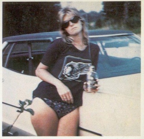 beatlescandidsandpolaroids:Linda (badass) McCartney