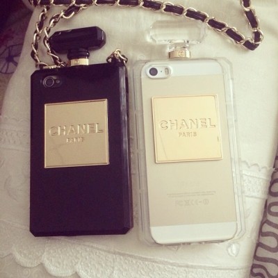 Another Team-up with mum 😘👩 #teamiphone #faking #chaneln5perfumecase #whatmyphoneweartoday #instadaily #instaoftheday #instapo #collectionwithhunny #love #potd #apriloftheday #igaddict