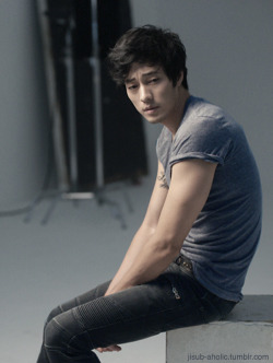 aznboizaresex:  So Ji Sub.