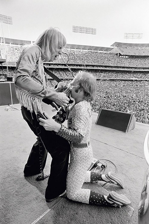 soundsof71:Elton John and Davey Johnstone at Dodger Stadium, October 1975 by Terry O'Neill, via faro